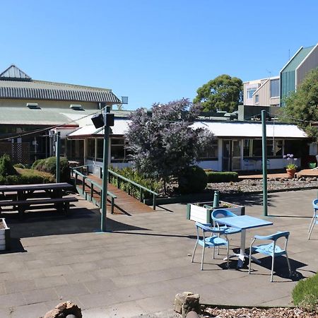 Equestrian Hotel Christchurch Bagian luar foto