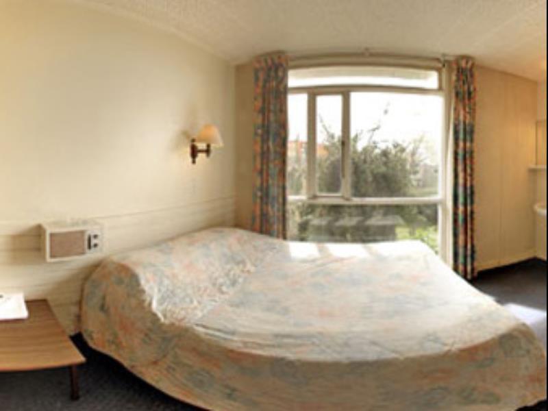 Equestrian Hotel Christchurch Bagian luar foto