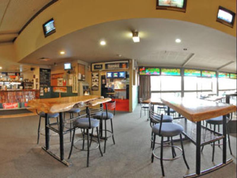 Equestrian Hotel Christchurch Bagian luar foto