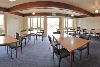 Equestrian Hotel Christchurch Bagian luar foto